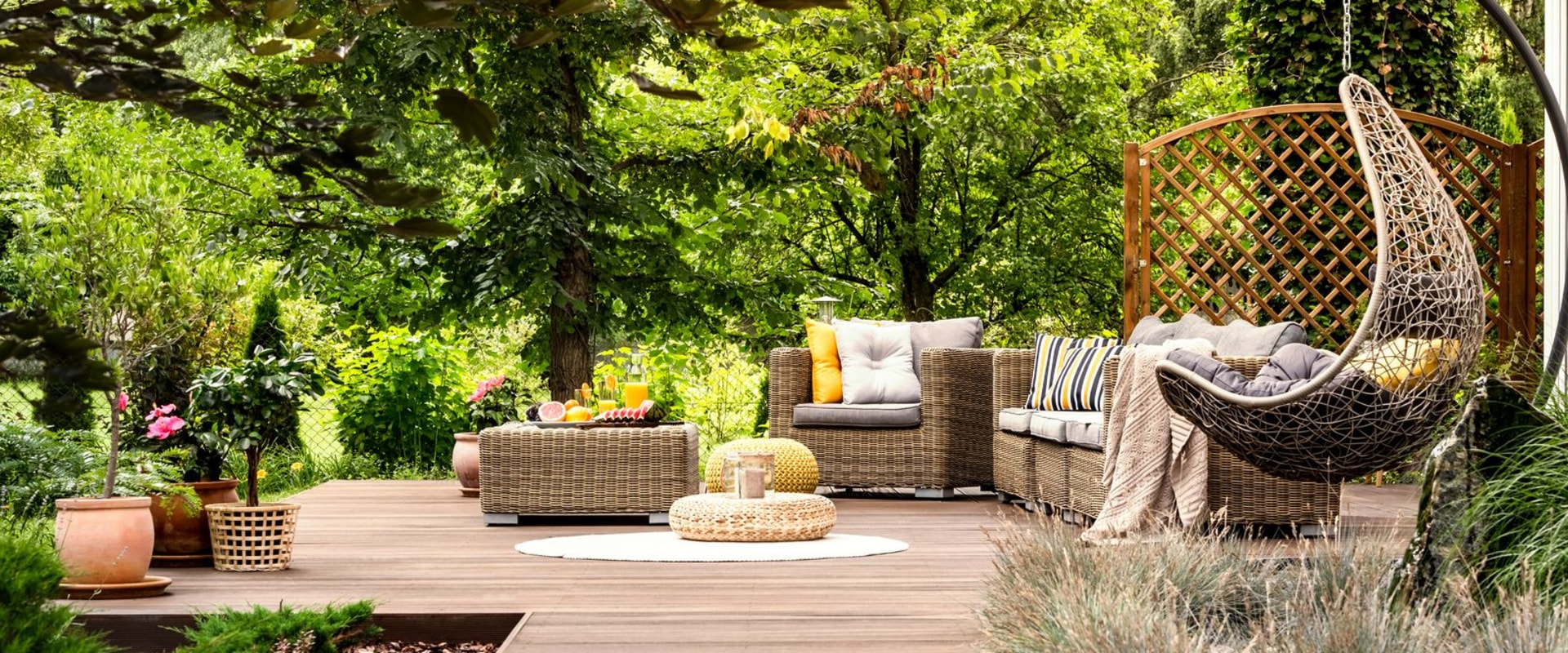 Creating Eye-catching Layouts for Outdoor Signs