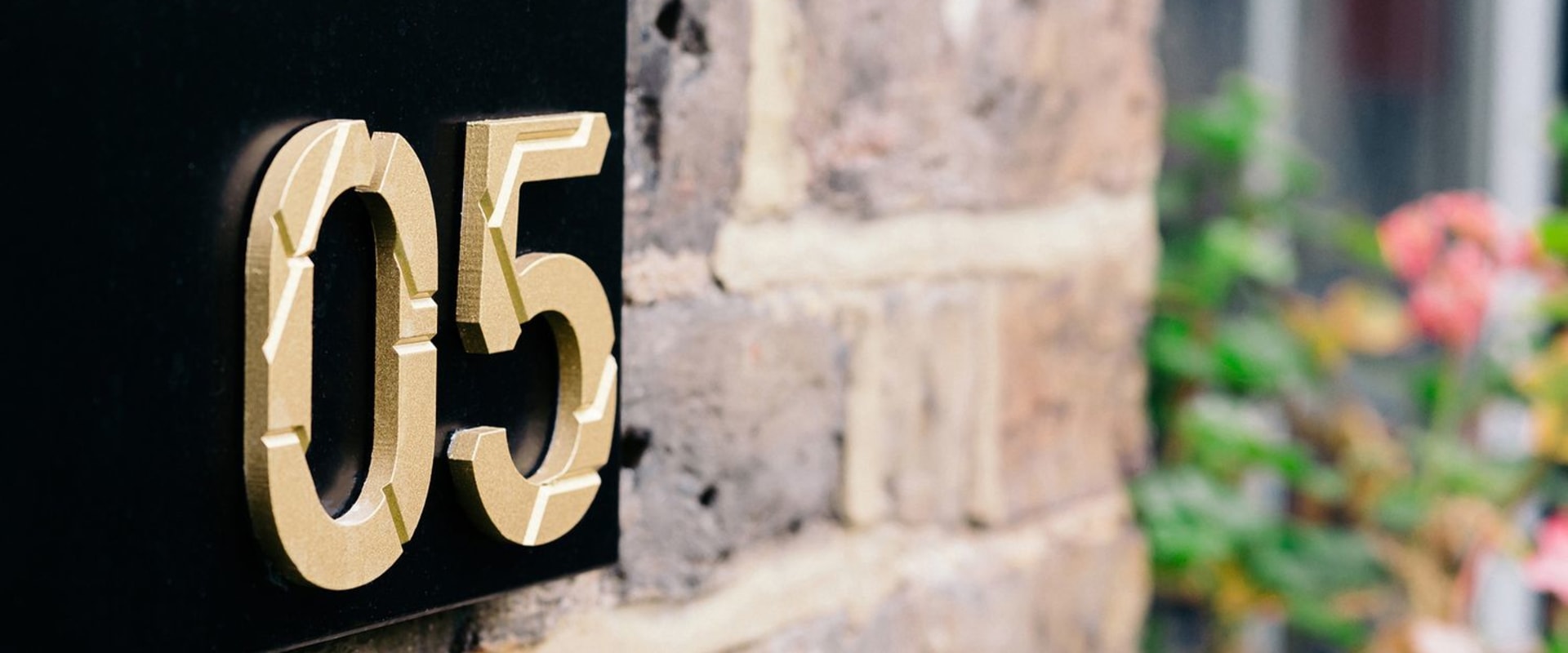 The Impact of Outdoor Signs on Foot Traffic: Maximize Your Business's Visibility